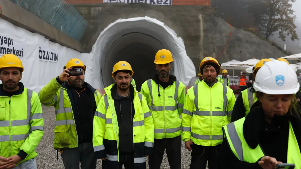 tur&scaron;ki delavci podjetja Vapi Markezi,  - 12.12.2023 &ndash; Viadukt Gabrovica - otvoritev - končana glavna gradbena dela na viaduktu Gabrovica v organizaciji družbe 2TDK //FOTO: Bojan Velikonja