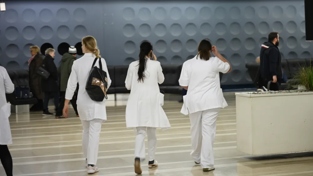  - 09.01.2024 &ndash; opozorilna stavka zdravnikov in zobozdravnikov - zdravniki in zobozdravniki zaradi neuresničenih zavez vlade iz že sklenjenih sporazumov opozorilno stavkali. protest //FOTO: Nik Erik Neubauer 