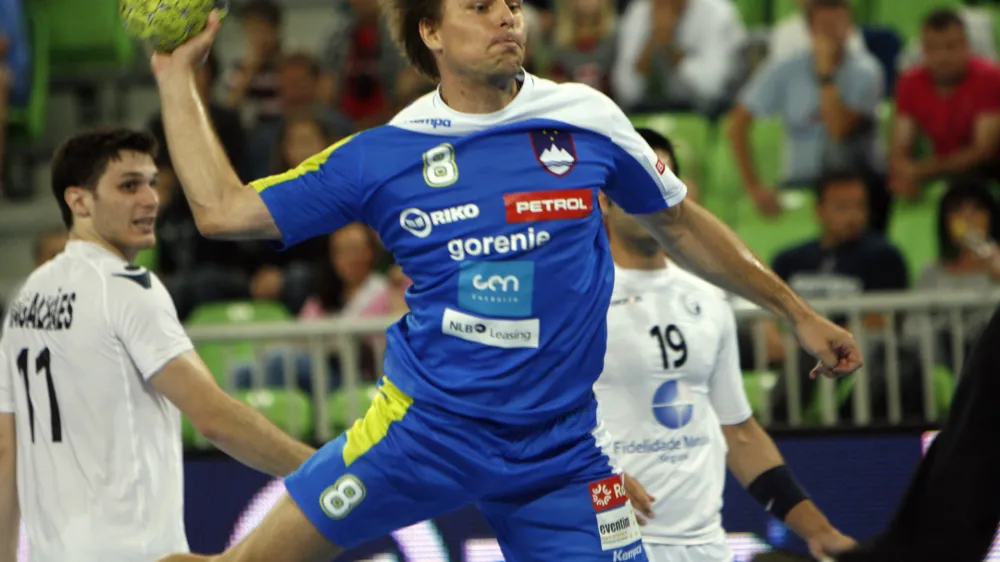 Bezjak Marko- rokomet - Slovenija: Portugalska, kvalifikacije za SP 2013, mo&scaron;ki, prva tekma- Slovenska mo&scaron;ka rokometna reprezentanca je v prvi kvalifikacijski tekmi za nastop na svetovnem prvenstvu prihodnje leto v &Scaron;paniji v Ljubljani premagala Portugalsko z 31:26 (11:10).//FOTO: Tomaž Skale