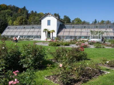 Rastlinjak Tivoli- 05.10.2015 - Park Tivoli - Mednarodni fenolo&scaron;ki vrt, ki je bil ustanovljen leta 1959 in sodi v mednarodno mrežo evropskih fenolo&scaron;kih vrtov in je edini tovrstni park v Sloveniji - proučevanje podnebnih sprememb in njihov vpliv na rastline - fenolo&scaron;ka opazovanja -    //FOTO: Maja MarkoOPOMBA: ZA OBJAVO V PRILOGI &ndash; DNEVNIKOV OBJEKTIV - REPORTAŽA 2015