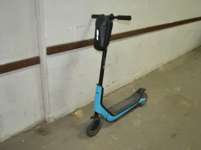 Najdeni električni skiro.