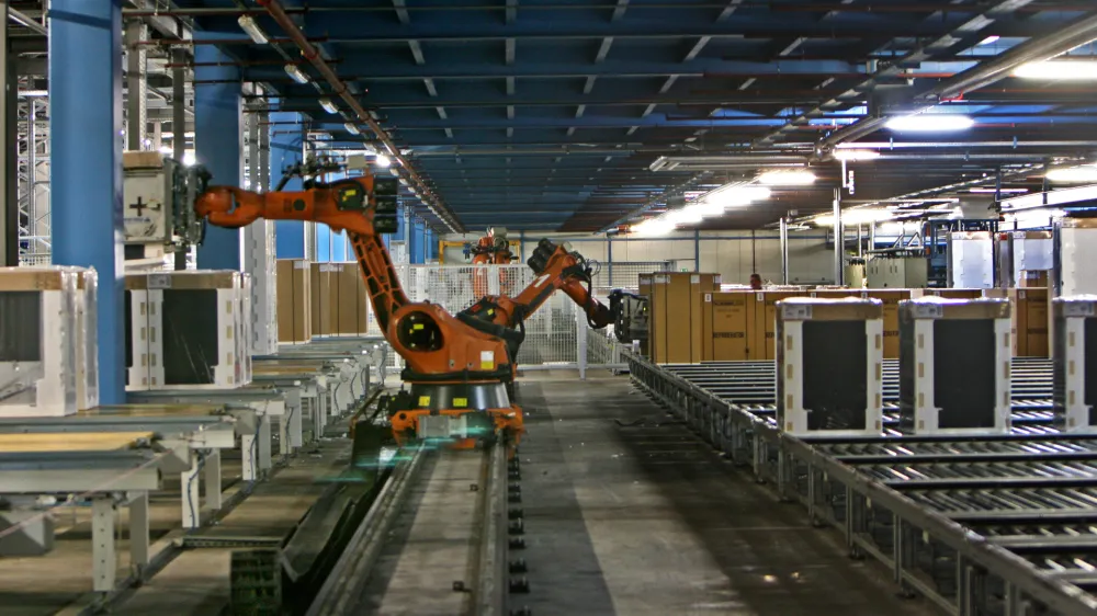 - avtomatizirano in robotizirano skladi&scaron;če -  - Podjetje Gorenje gospodinjski aparati d.d., Velenje. proizvodnja - proizvodni obrat - bela tehnika - //FOTO: Tomaž SkaleOPOMBA: ZA OBJAVO V PRILOGI &ndash; DNEVNIKOV OBJEKTIV - REPORTAŽA 2015