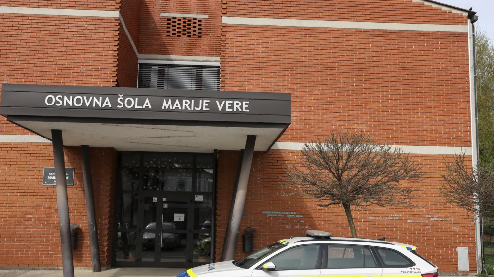 - 09. 04. 2024 - simbolična fotografija - policija, osnovna &scaron;ola, mladoletni&scaron;ki kriminal, prestopni&scaron;tvo, grožnja //FOTO: Jaka Gasar