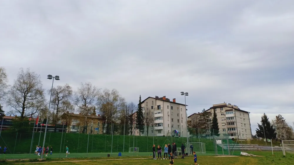 &Scaron;e vedno neuporabno igri&scaron;če bo nogometa&scaron;em na voljo predvidoma od začetka junija.&nbsp;
