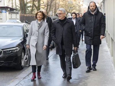 Ljubljana, vlada.<br>Srecanje poslank in poslancev strank vladne koalicije ter ministric in ministrov vlade.<br>Ministrica za zunanje in evropske zadeve Tanja Fajon ter minister za gospodarstvo, turizem in sport Matjaz Han.