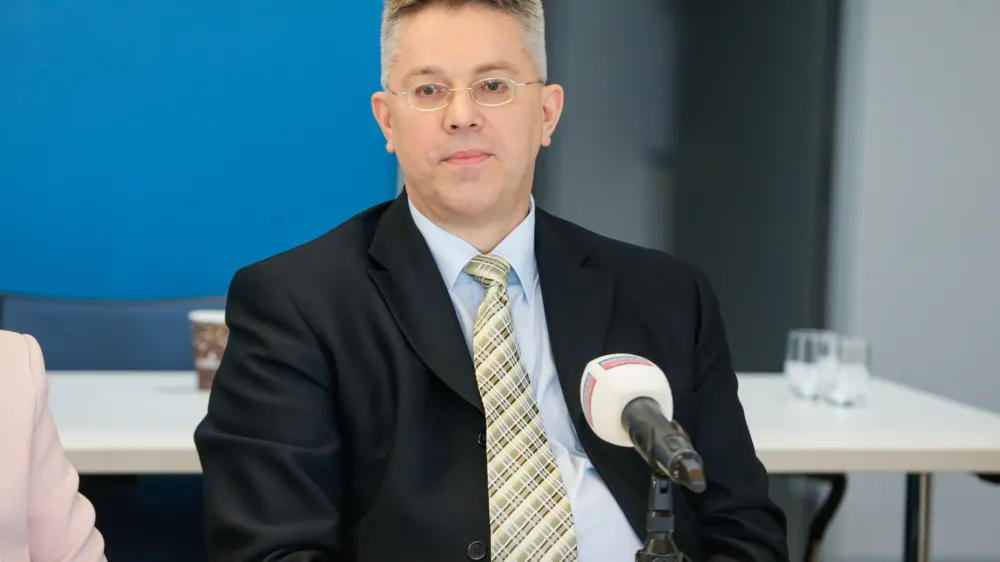 Ljubljana, sedez SDS.<br>Predstavitev kandidatov SDS za drzavnozborske volitve na obmocju Mestne obcine Ljubljana.<br>Kandidat SDS za drzavnozborske volitve Zvone Cadez.