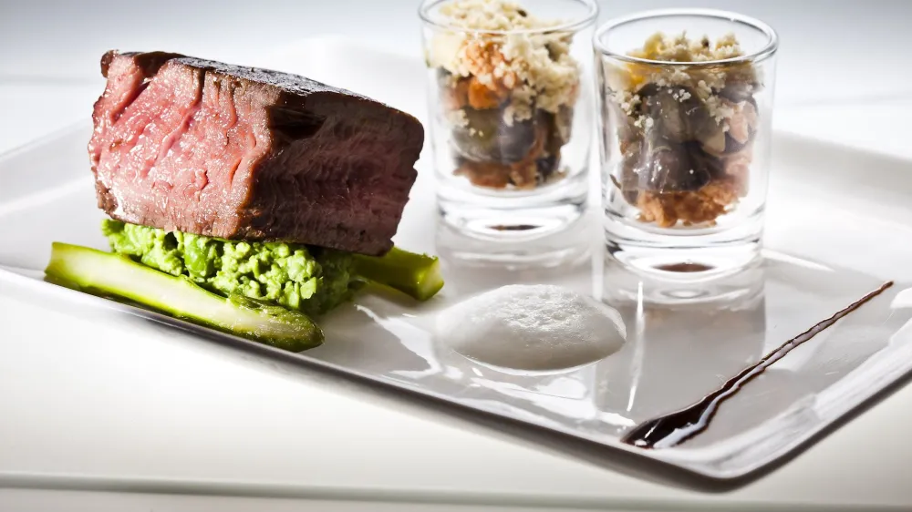 Regent Esplanade Jeffrey Vella, Sinisa Sare