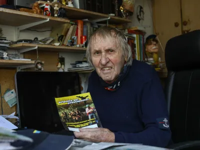 04.04.2024 - Tone Fornezzi - Tof, slovenski novinar, reporter, urednik, humorist in satirik novinar Nedeljski DnevnikFOTO: Luka Cjuha