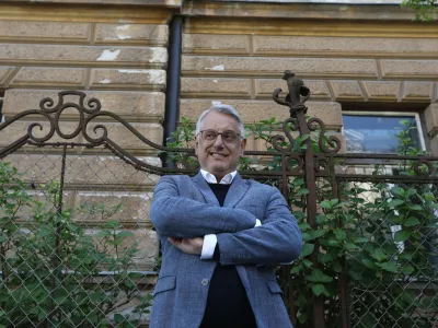 12.04.2024 - Minister za gospodarstvo, turizem in &scaron;port Matjaž Han bo danes ob 14. uri na križi&scaron;ču Resljeve in Čufarjeve za stavbo RTV Slovenija dal izjavo za medije glede kandidature za predsednika stranke SD na sobotnem volilnem kongresuFoto: Luka Cjuha