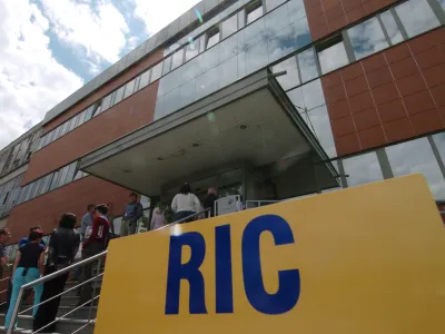 Dijaki z disleksijo, motnjami pozornosti ali skotopičnim sindromom imajo največji problem pri razumevanju besedila. Gre namreč za motnjo pri vizualni obdelavi podatkov, kar povzroča oteženo branje oziroma popačenje besedila. Foto: Luka Cjuha&nbsp;