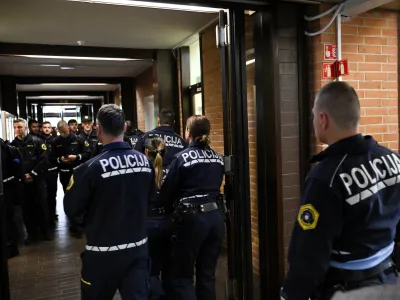 Policija, simbolična fotografija.- 3.04.2024 &ndash; Podelitev medalj policije za hrabrost in požrtvovalnost. Policijska akademija, Tacen. //FOTO: Nik Erik Neubauer
