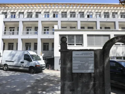 Gradbena dela na ljubljanski negovalni bolni&scaron;nici na Vrazovem trgu se bodo podalja&scaron;ala do 19. maja, so povedali na ministrstvu za zdravje.