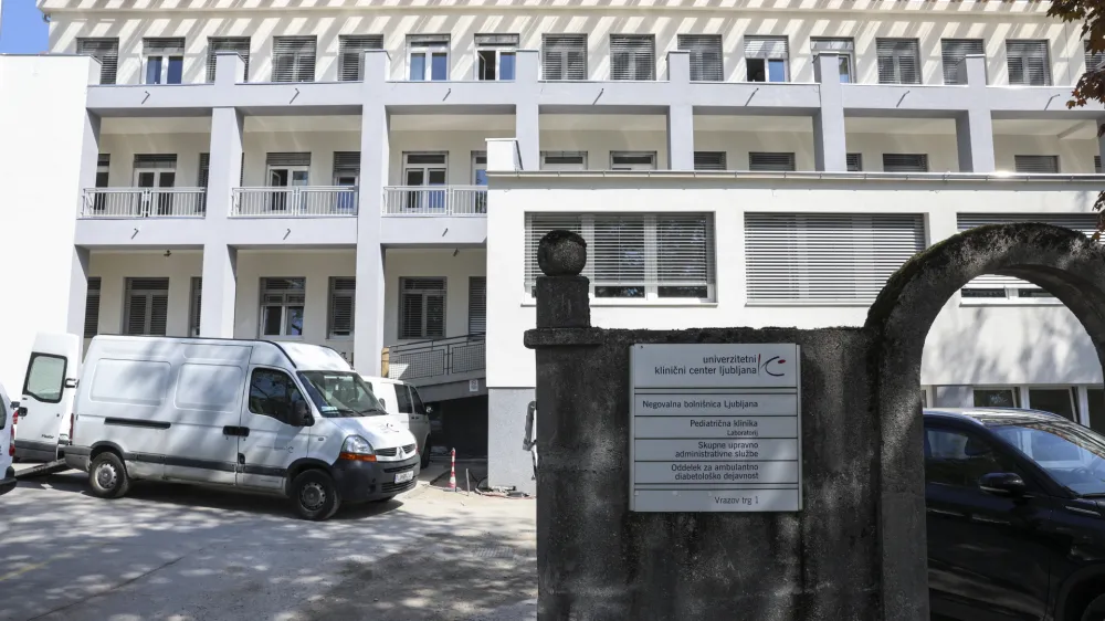 Gradbena dela na ljubljanski negovalni bolni&scaron;nici na Vrazovem trgu se bodo podalja&scaron;ala do 19. maja, so povedali na ministrstvu za zdravje.