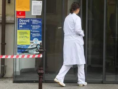 - Onkolo&scaron;ki in&scaron;titut,- 01.03.2024 &ndash; stavka zdravnikov - začeli uveljavljati umiki soglasij zdravnikov za nadurno delo, s čimer Fides zaostruje stavko, ki poteka že sedem tednov. //FOTO: Bojan Velikonja