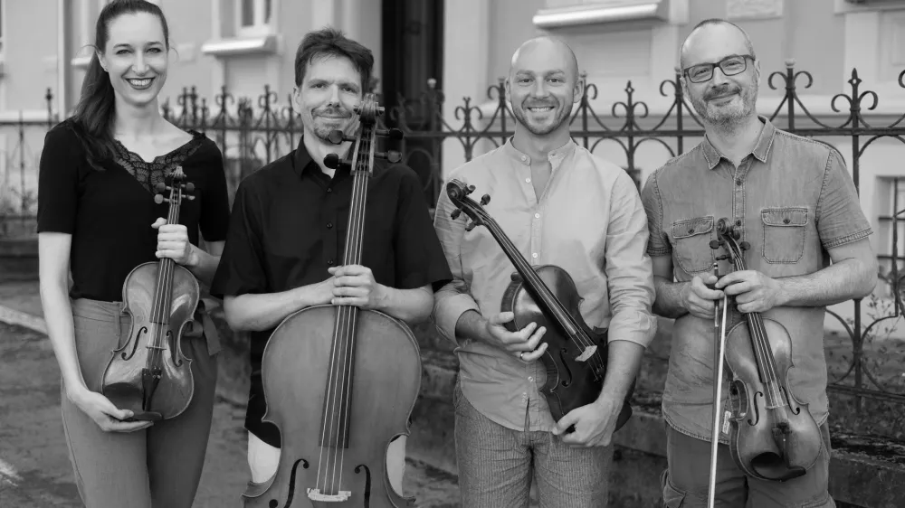 Godalni kvartet Carpe artem bo igral dela Huga Wolfa, Viktorja Parme, Tomaža Sveteta in Dominika Jak&scaron;iča.&nbsp;