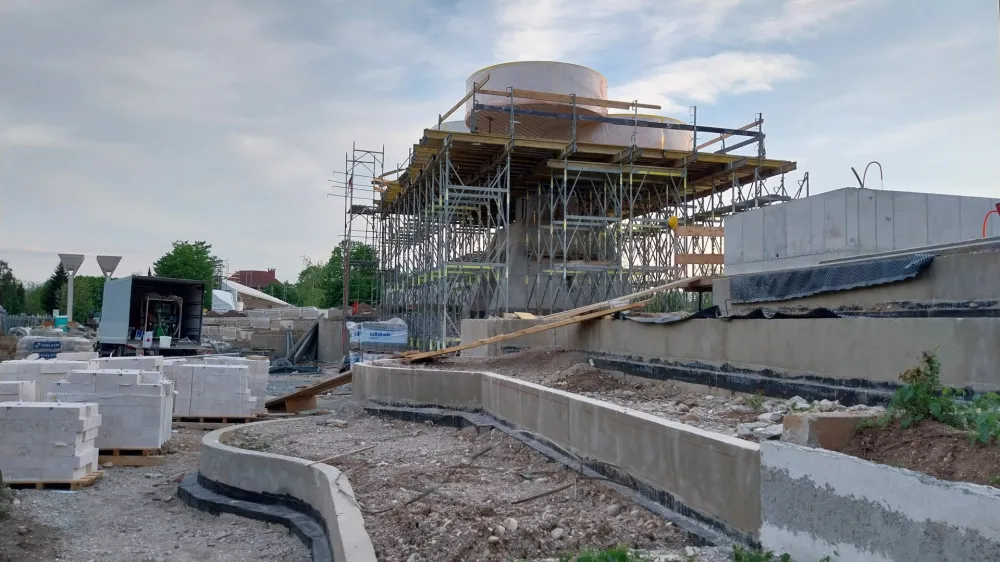 &nbsp; &nbsp; &nbsp;