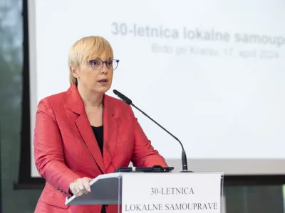 Brdo pri Kranju, kongresni center Brdo.<br>Prireditev ob 30-letnici reforme lokalne samouprave in sprejetja temeljne zakonodaje s podrocja sistema financiranja, volitev in ustanovitve obcin.<br>Predsednica republike Natasa Pirc Musar.