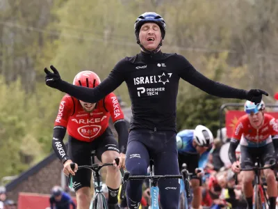 United Kingdom's Stephen Williams of the Israel First Tech team crosses the finish line to win the Belgian cycling classic and UCI World Tour race Fleche Wallonne (Walloon Arrow), in Huy, Belgium, Wednesday, April 17, 2024. (AP Photo/Geert Vanden Wijngaert)