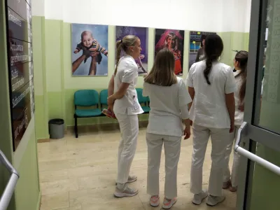 <br>-Simbolična fotografija -<br>mladi<br><br><br>- 15.01.2024 - stavka Sindikata zdravnikov in zobozdravnikov Slovenije &ndash; protest zaradi neuresničenih zavez vlade iz že sklenjenih sporazumov - zbor zaposlenih na Onkolo&scaron;kem in&scaron;titutu Ljubljana<br><br>//FOTO: Tomaž Skale<br>