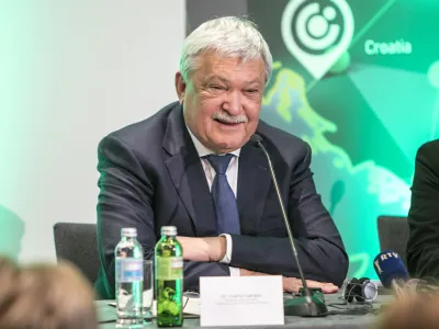 predsednik in glavni izvr&scaron;ni direktor Skupine OTP Sandor Csanyi - 08.01.2020 - Madžarska finančna skupina OTP je lastnica 99,73 odstotnega deleža banke SKB ter stoodstotnih deležev družb SKB Leasing in SKB Leasing Select, - novinarska konferenca ob uradnem koncu prodaje SKB banke Skupini OTP,//FOTO: Matjaž Ru&scaron;t