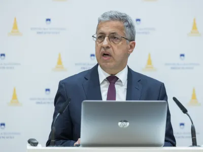 Ljubljana, Drzavni svet.<br>Posvet z naslovom Financna avtonomija slovenske lokalne samouprave, ki je potekal v organizaciji DS, Zdruzenja obcin Slovenije, Skupnosti obcin Slovenije in Zdruzenja mestnih obcin Slovenije.<br>Predstavnik poslanske skupine NSi Janez Zakelj.