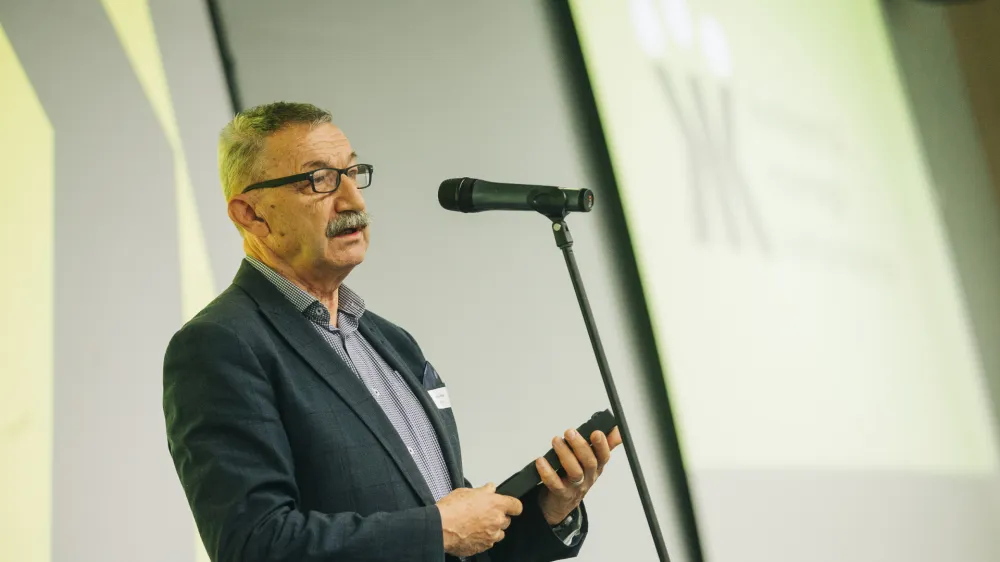 Srečko &Scaron;estan je prejemnik častnega&nbsp;... Sini&scaron;a Kanižaj za KIK konferenco).jpg