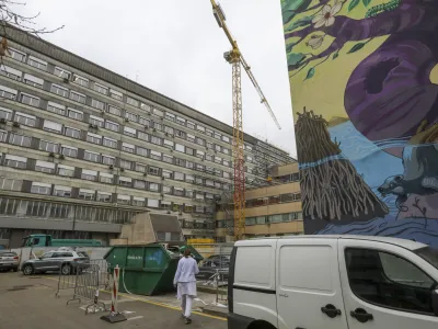 Danes 34-letni mo&scaron;ki zaradi zdravni&scaron;ke napake toži UKC Ljubljana za 450.000 evrov. V kliničnem centru vztrajajo, da so delali le v dobro pacienta.&nbsp;