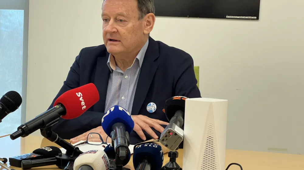 Ljubljana, Domus Medica.Izjava za medije sindikata zdravnikov in zobozdravnikov Slovenije (Fides), ki so jo sklicali zaradi neudelezbe vladnih predstanikov na stavkovnih pogajanjih.Predsednik Fidesa Damjan Polh.