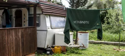 - Objekt predviden za rušenje na območju naselja Spekula.- 27.04.2024. Problematika črnih gradenj, večinoma slovenskih lastnikov, na območju občine Umag v hrvaški Istri.//FOTO: Bojan Velikonja