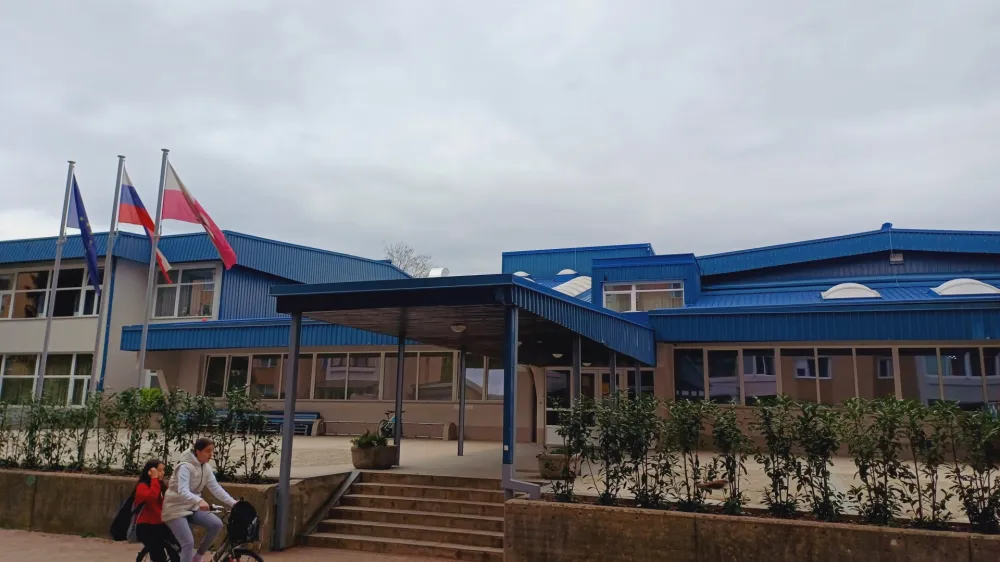 V prostorsko preobremenjeni O&Scaron; Jakoba Aljaža se bodo jeseni razveselili pomembne pridobitve &ndash; nove podružnične &scaron;ole.&nbsp;