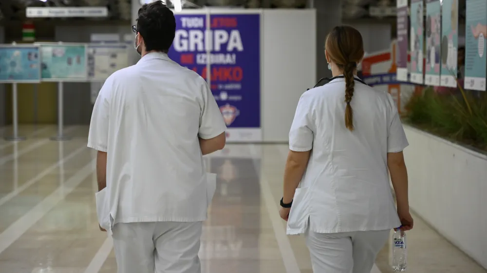 Gripa - 09.01.2024 &ndash; opozorilna stavka zdravnikov in zobozdravnikov - zdravniki in zobozdravniki zaradi neuresničenih zavez vlade iz že sklenjenih sporazumov opozorilno stavkali. protest //FOTO: Nik Erik Neubauer 