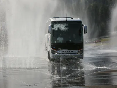 Celodnevni najem avtobusa letos zna&scaron;a 510 evrov oziroma 1,70 evra na kilometer, kar pomeni 72,9-odstotno zvi&scaron;anje glede na leto 2021.&nbsp;