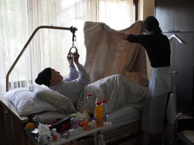 socialna oskrbovalka Ožbolt Zvezdana - socialna oskrba na domu - pomoč starej&scaron;im in bolnim - nega - starostniki //FOTO: Luka Cjuha