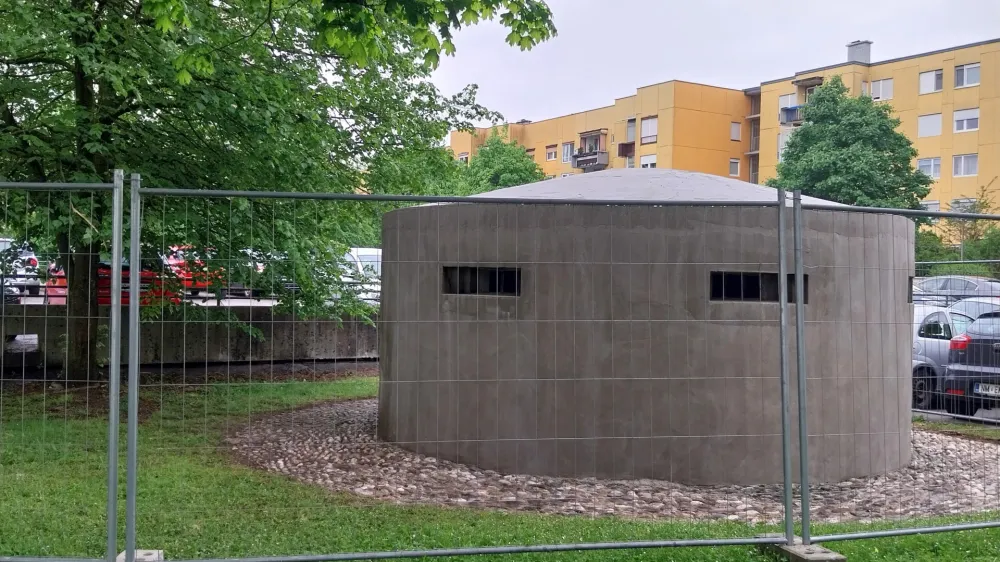 Bunker ob Poti spominov in tovari&scaron;tva pri Vojkovi cesti