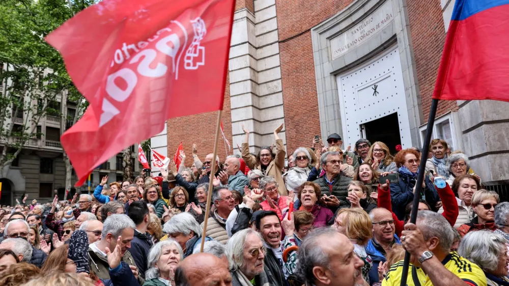 People gather outside Spain's Socialist Party (PSOE) headquarters to show support for the Secretary General of PSOE and Prime Minister Pedro Sanchez, in Madrid, Spain April 27, 2024. REUTERS/Violeta Santos Moura