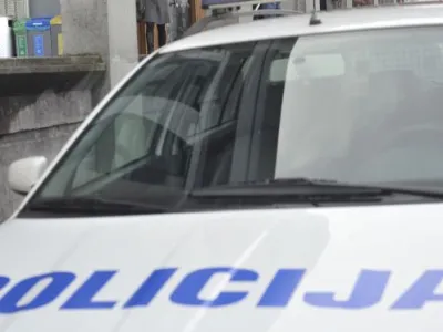  simbolična - ilustrativna fotografija NLB, afera, preiskave, preiskava, policija- &Scaron;martinska cesta 132 - Nova Ljubljanska banka - hi&scaron;na preiskava -   - hi&scaron;ne preiskave 2013 - kriminalistična preiskava domnevno spornega poslovanja NLB. - zaradi nepravilnosti pri odobravanju kreditov banka o&scaron;kodovana za tri milijone evrov   //FOTO: Tomaž Zajel&scaron;nik