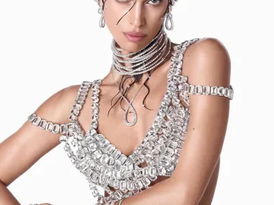 Priljubljena ruska manekenka Irina Shayk (38) je menda že 'vrgla oko' na hollywoodskega igralca, a viri trdijo, da ga pravzaprav ne zanima. Tom Cruise (61) je poča&scaron;čen, da bi ga nekdo tako lep, kot je Irina, imel za material za razmerje - toda ne glede na to, kako je poča&scaron;čen, Tomova prva ljubezen so filmi. Priljubljeni igralec svojo kariero &scaron;e vedno postavlja pred ljubezen, pred kratkim je prekinil tudi kratko razmerje z biv&scaron;o ženo ruskega oligarha, s katero sta se raz&scaron;la, ker se je razmerje prehitro razvijalo, pi&scaron;e T-portal. Irina Shayk se je lani raz&scaron;la z nekdanjim igralcem ameri&scaron;kega nogometa Tomom Bradyjem, ki je bil pred tem poročen z njeno kolegico Gisele Bundchen. 