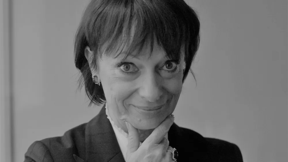 dr. Manca Ko&scaron;ir, doktorica filolo&scaron;kih ved - visoko&scaron;olska učiteljica - Izredna profesorica FDV, Preučuje in poučuje novinarski diskurz in etiko. Je ekspert za časopisne novinarske žanre, //FOTO: Jaka Adamič