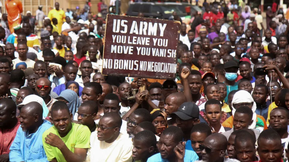 FILE PHOTO: Nigeriens gather in a street to protest against the U.S. military presence, in Niamey, Niger April 13, 2024. REUTERS/Mahamadou Hamidou/File Photo