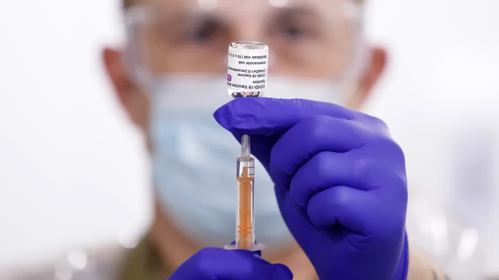 08 February 2021, England, Leeds: Sgt Phil Morris, Regimental Aid Post 4th Battalion Royal Regiment of Scotland, prepares a dose of the Oxford/AstraZeneca coronavirus vaccine ahead of being administered to patients at the Elland Road vaccination centre. Photo: Danny Lawson/PA Wire/dpa