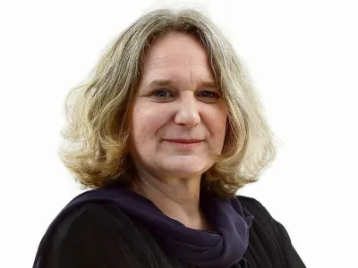 Mateja A Hrastar- Redakcija Dnevnik 2024 - portreti za komentarje in kolumne - kolumnisti - komentatorji &ndash; novinarji - portret //FOTO: Luka Cjuha