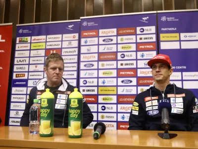 glavni trener za mo&scaron;ke tehnične discipline SP Klemen Bergant in alpski smučar Žan Kranjec - 13.01.2020 - Novinarska konferenca alpskega smučarja Žana Kranjca in glavnega trenerja mo&scaron;ke vrste za veleslalom in slalom Klemna Berganta //FOTO: Luka Cjuha.