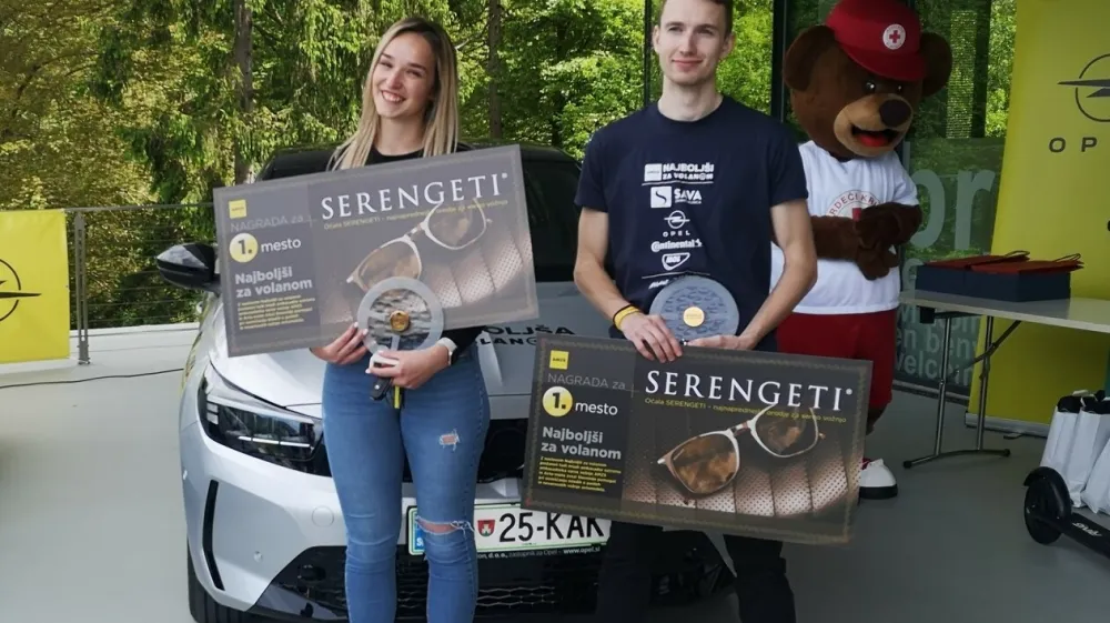 09.05.2024 - Zmagovalca izbora Najbolj&scaron;i za volanom Ur&scaron;a Brumec in Bine Frelih se bosta eno leto vozila z Opel Corso.