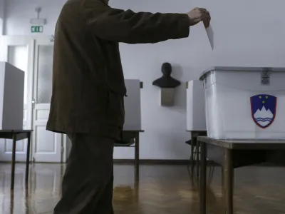 - sedež volilne komisije Mačkova ulica - volilna skrinja- Evropske volitve 2014 - Volitve poslancev v Evropski parlament - predčasno glasovanje na sedežih okrajnih volilnih komisij.   //FOTO: