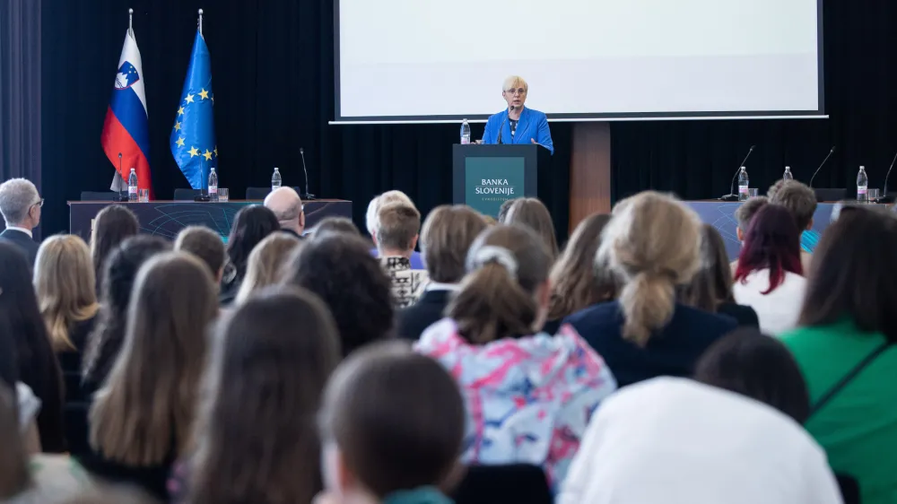 Ljubljana, GH Union.Sklepna prireditev debatnega projekta za osnovne in srednje sole z naslovom Mojstri digitalne prihodnosti.Predsednica republike Natasa Pirc Musar.