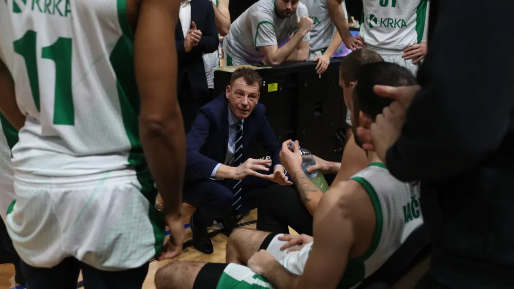 - trener Krke Ga&scaron;per Okorn,- 16.12.2023 - ko&scaron;arka - Cedevita Olimpija: Krka, liga Aba, 12. krog://FOTO:Bojan Velikonja