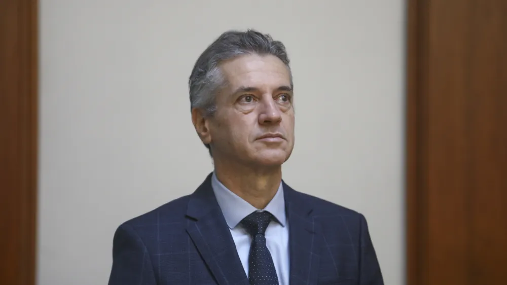 predsednik vlade dr. Robert Golob- 16.10.2023 &ndash; Ministrstvo za zdravje - primopredajo poslov med dr. Robertom Golobom, ki je začasno opravljal funkcijo ministra za zdravje, in novo ministrico za zdravje dr. Valentino Prevolnik Rupel, //FOTO: Luka Cjuha