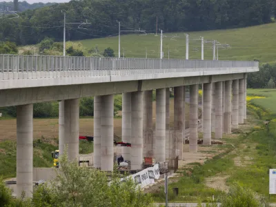 Maribor, na severnem portalu zelezniskega predora Pekel.Slovesnost ob zakljucku projekta nadgradnje zelezniske proge Maribor-Sentilj-drzavna meja.Viadukt, promet, transport.