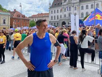 Borutu Pahorju med tekom ni dolgčas. F instagram