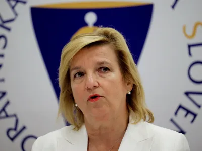 Ljubljana, Zdravniska zbornica Slovenije.Novinarska konferenca o staliscu zdravnistva do predloga zakona o prostovoljnem koncanju zivljenja.Predsednica Zdravniske zbornice Slovenije Bojana Beovic.